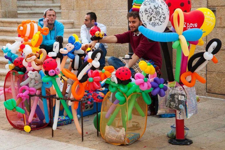 WeTake You to Join the Holy Festival to Welcome Spring
